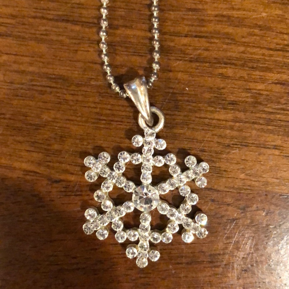 Super sparkly snowflake necklace!